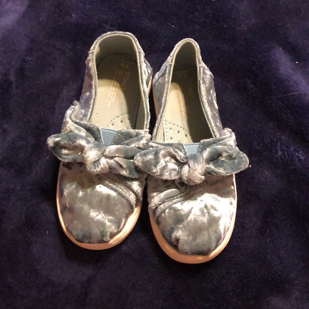 Toms turquoise velvet with bow